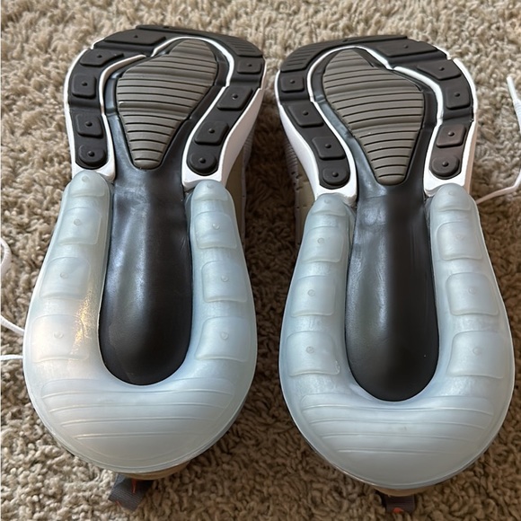 Shoes don’t fit. - Picture 5 of 6